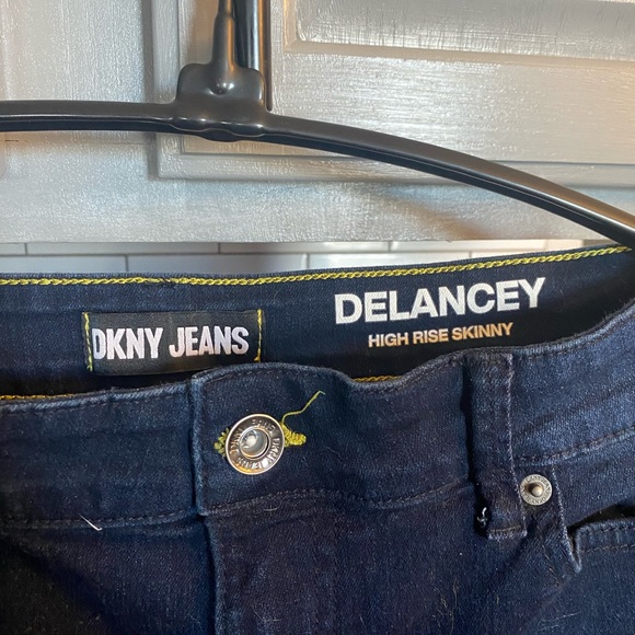 Women’s DKNY jeans - Picture 3 of 7